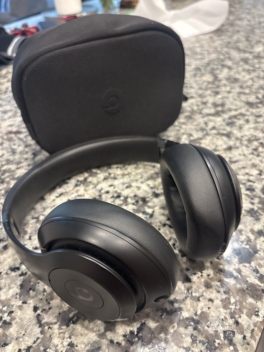 Beats Studio Pro Wireless Headphones – Excellent Condition