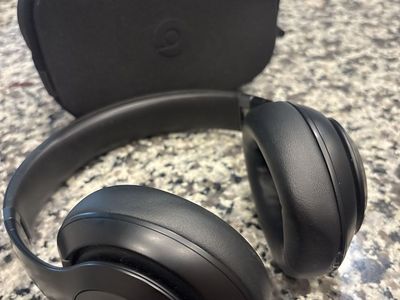 Beats Studio Pro Wireless Headphones – Excellent Condition