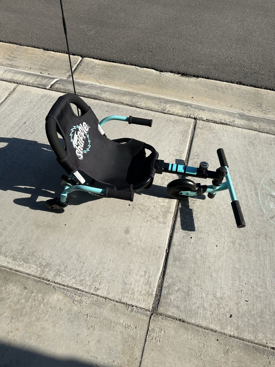 Shuffle Sit-Down Scooter Trike Teal/Black with Flag - Excellent Condition