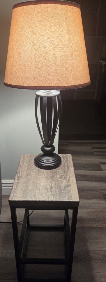 2 lamps and end tables