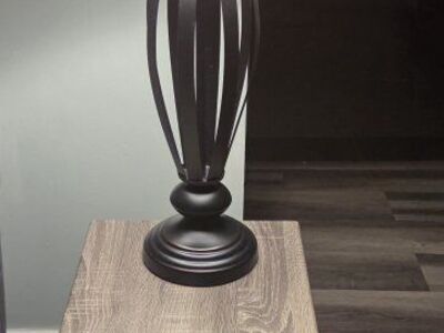 2 lamps and end tables