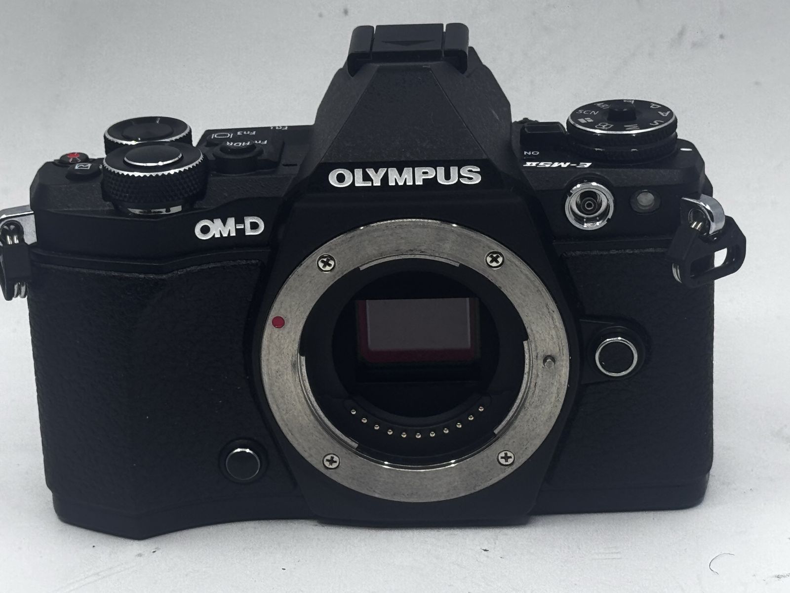 Olympus EM-5 ii 16mp mirrorless