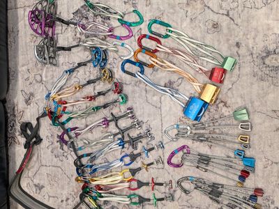 DMM TRAD ROCK CLIMBING GEAR