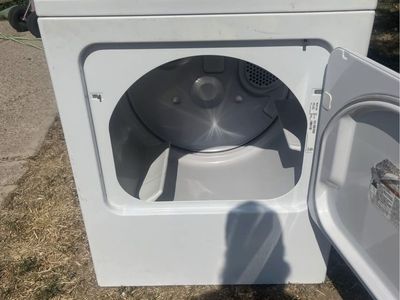 Amana White Electric Front-Load Clothes Dryer