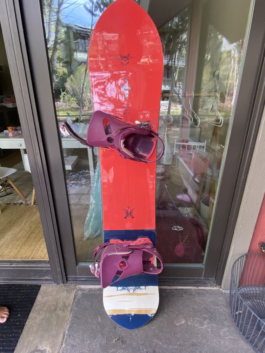 Salmon woman’s snowboard