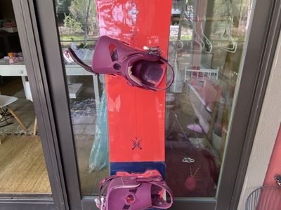 Salmon woman’s snowboard