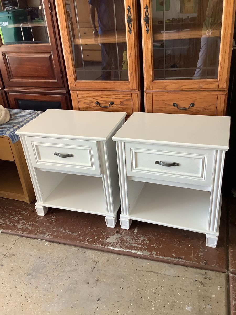 Pair of Stylish White Nightstands