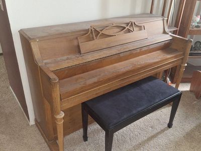 Upright piano