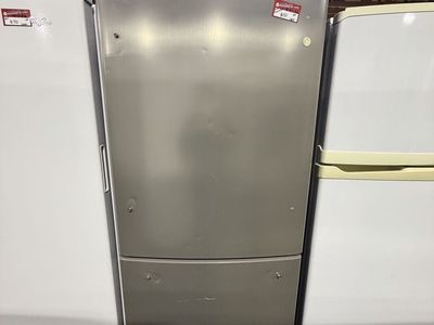 GREAT FOR GARAGE! GOOD GE TOP BOTTOM FRIDGE