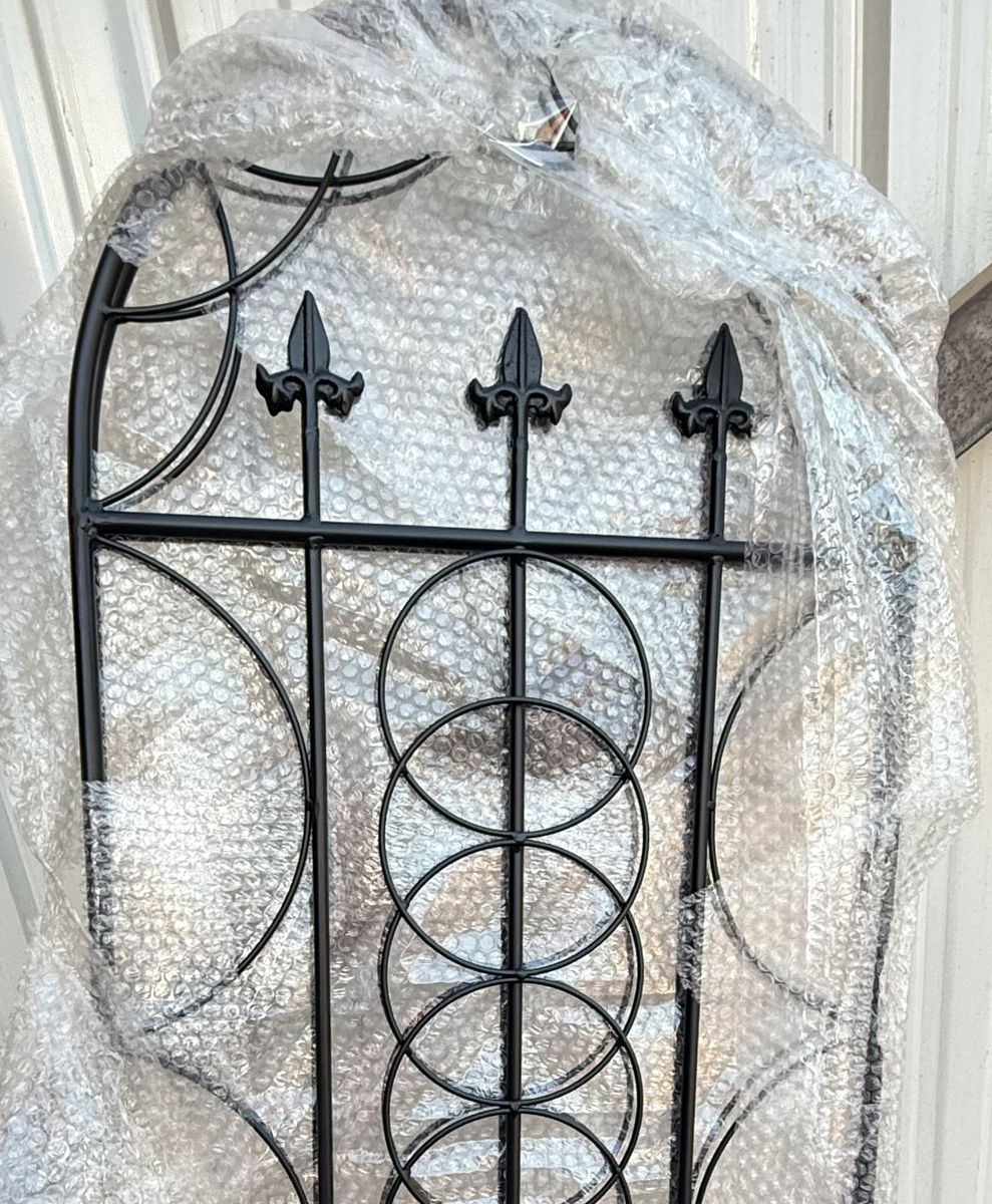 New 2 pack 68” metal garden trellis plant fence