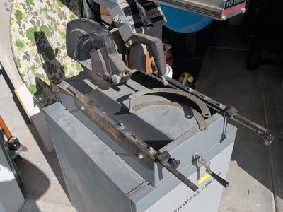 Radial Saw with Cabinet