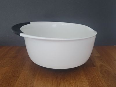 OXO Good Grips Plastic 5-qt Mixing Bowl