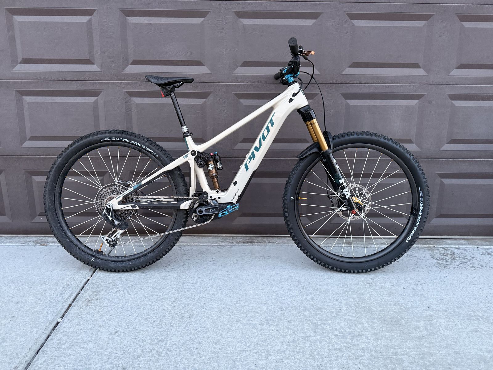 Pivot Shuttle AM Team Build Medium