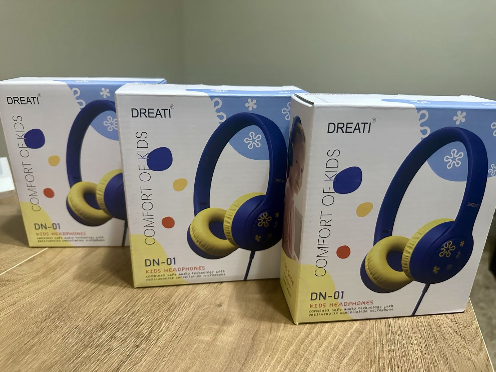 Dreati DN-01 Kids Headphones - Safe Audio, Passive Noise Cancelling Mic - New