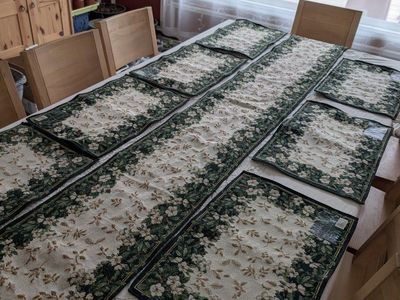 7 Christmas placemats and table runner
