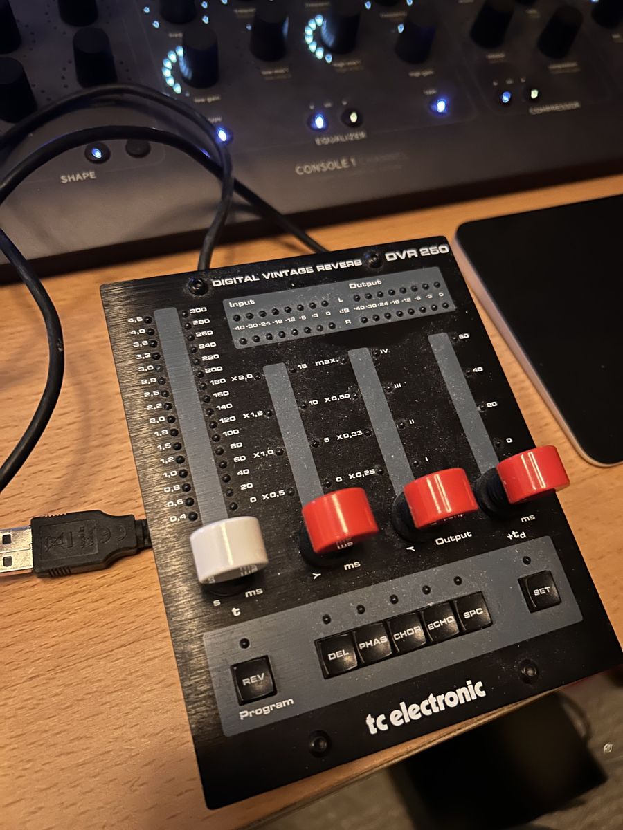 TC Electronic DVR250-DT Desktop Controller