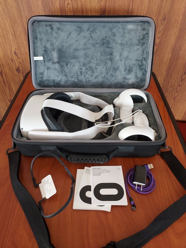 Oculus Quest 2 (64GB) – Excellent Condition –  Carry Case