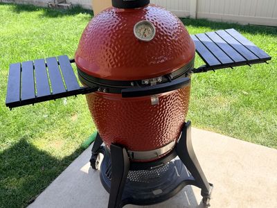 Like new Kamado Joe Classic Joe 3 smoker