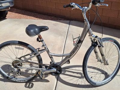 Women's Specialized Expedition bicycle