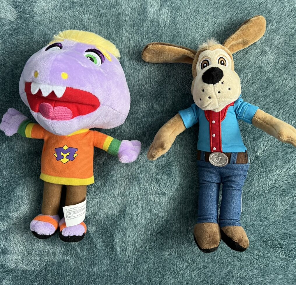 Chuck E Cheese Plushies