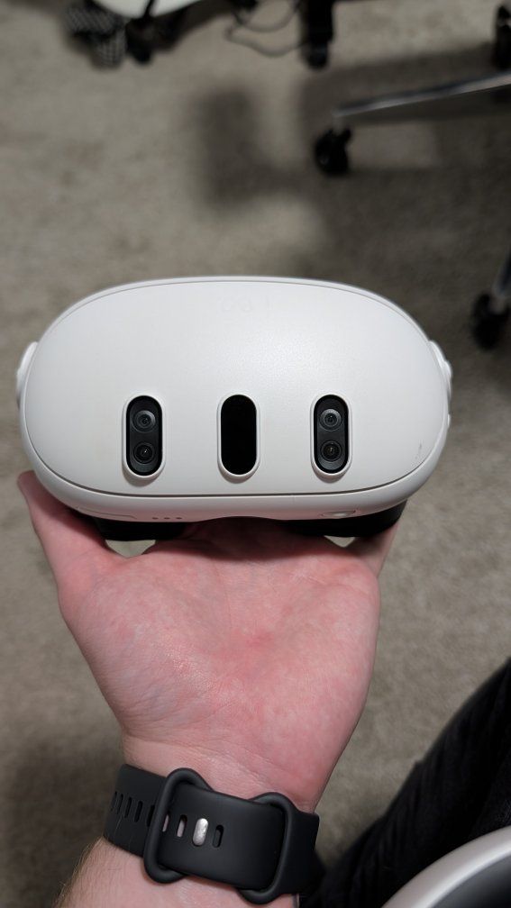 Meta Quest 3 VR headset 128 Gb & carrying case