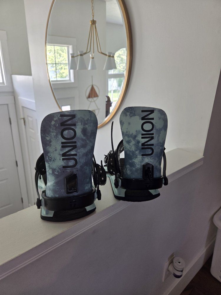Union STR Snowboard Bindings. Large. - Light Blue / Black - Used
