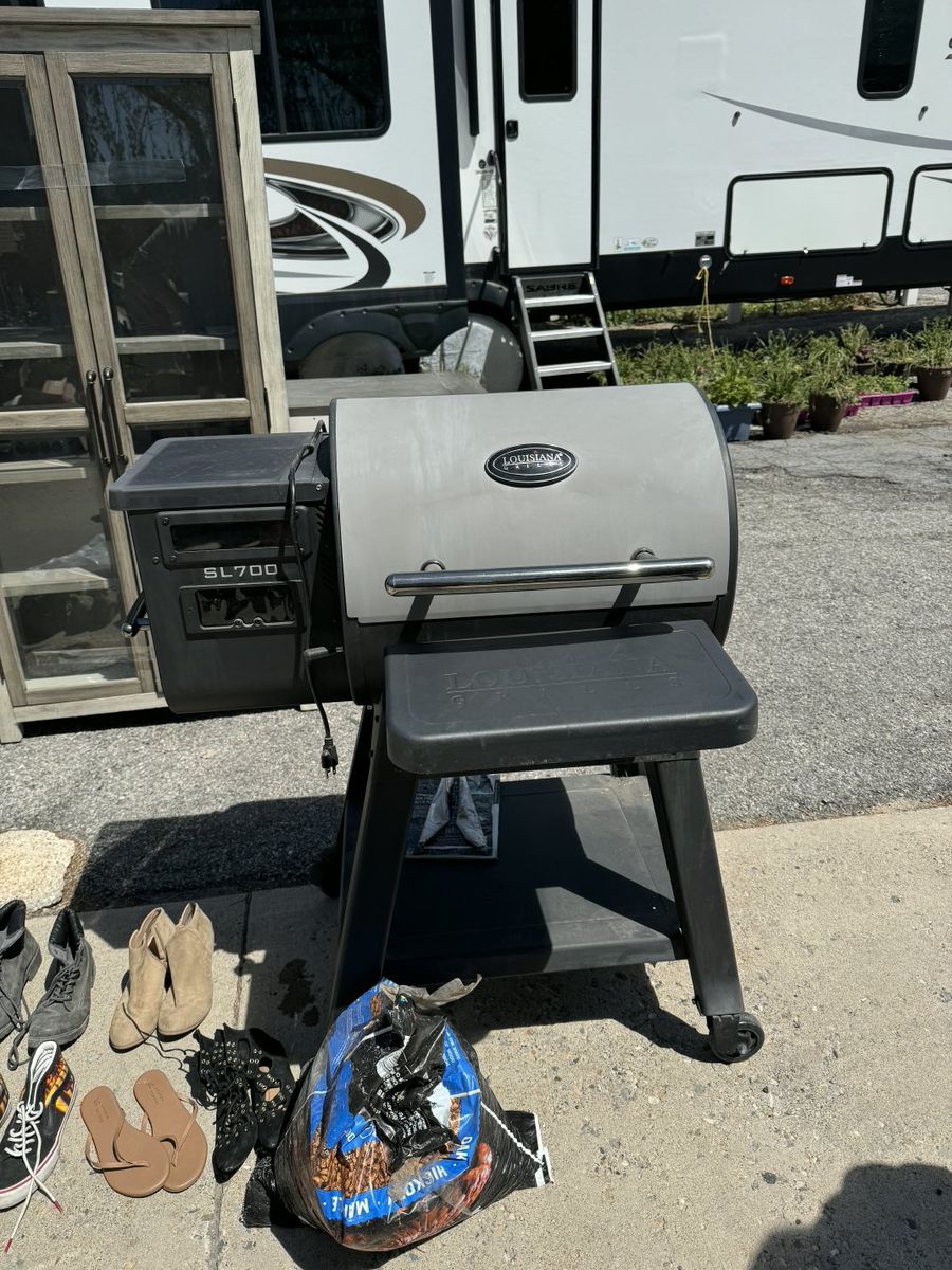 Louisiana Grills SL700 Pellet Grill Smoker - Used