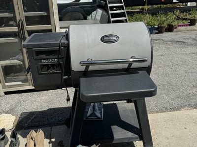 Louisiana Grills SL700 Pellet Grill Smoker - Used