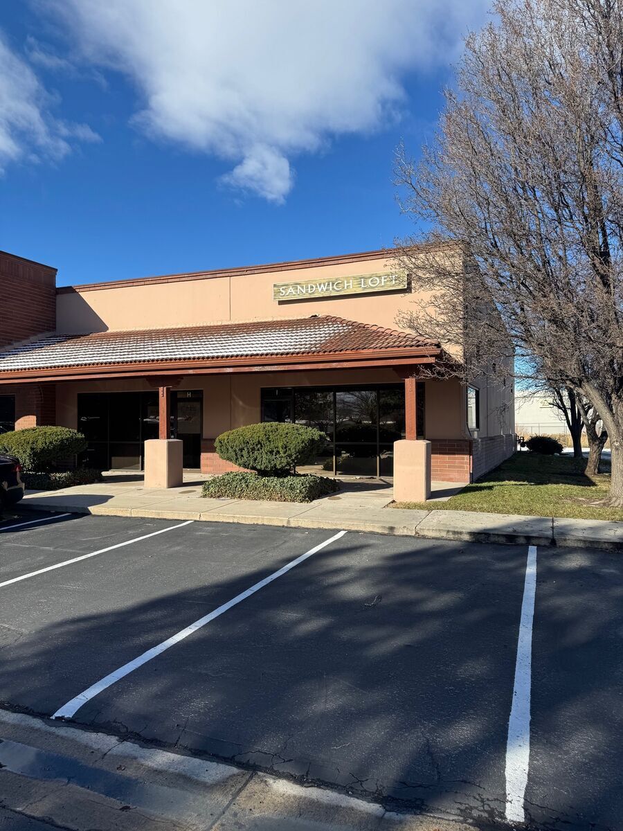 PRICE REDUCED- 1,470 SF Flex Space in WVC- HVAC Throughout- End Cap