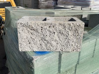 Retaining wall blocks