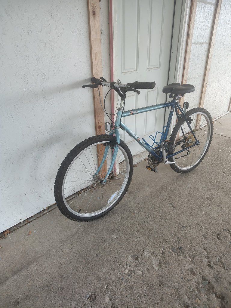 Motiv Yukon Mountain Bike 26" with Comfort Seat - Used