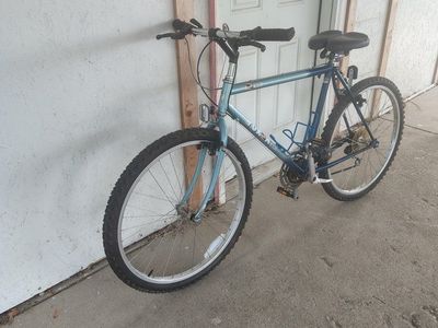 Motiv Yukon Mountain Bike 26" with Comfort Seat - Used