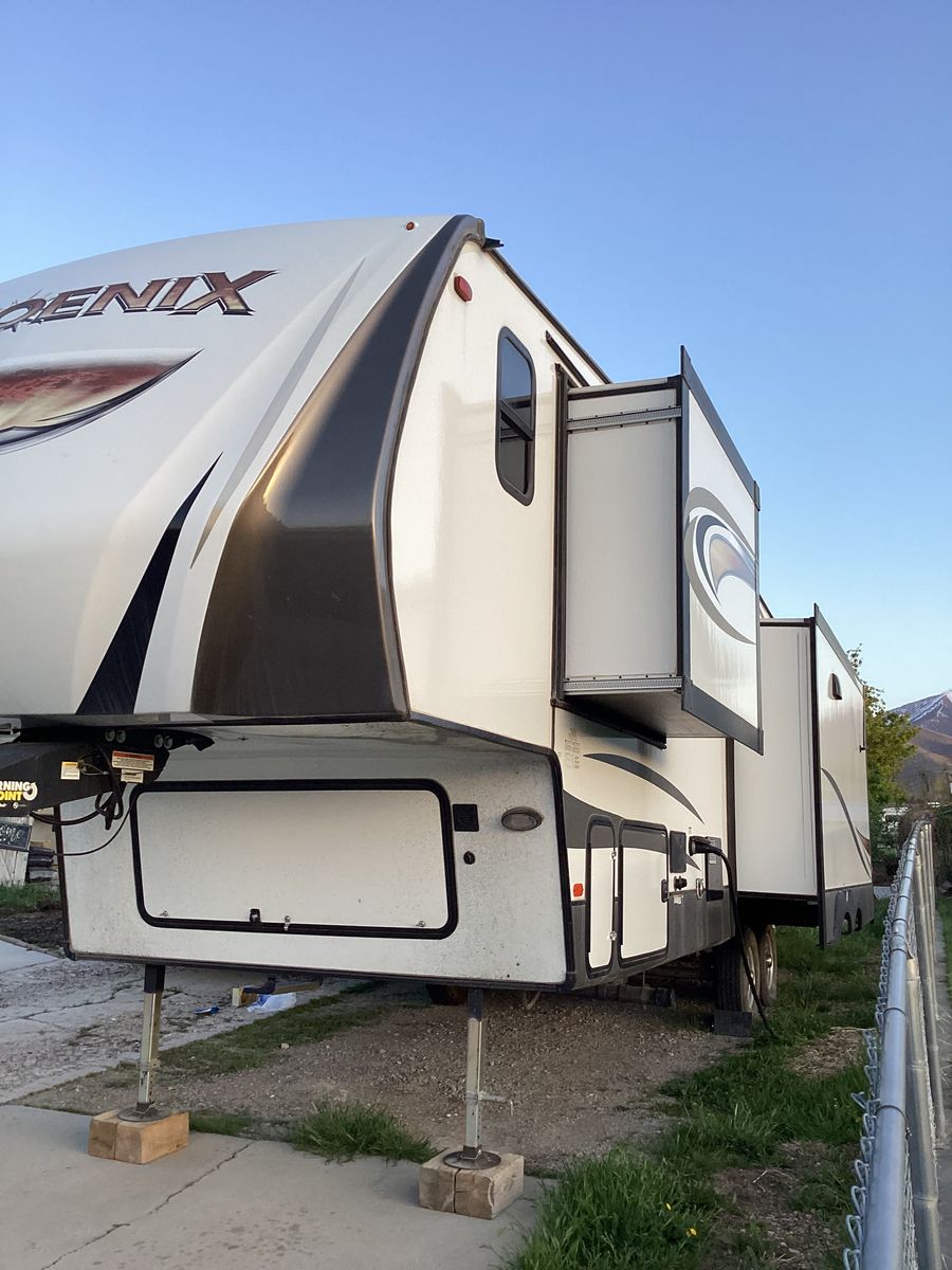 2019 Shasta Phoenix 5th wheel