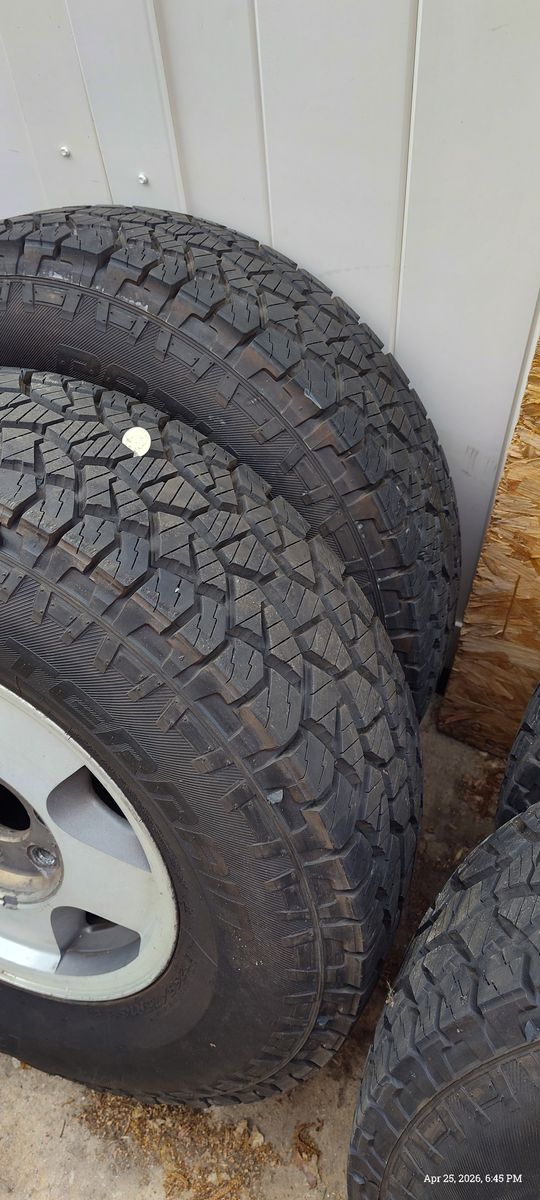 New Pathfinder tires with only 100 miles on them 650 OBO