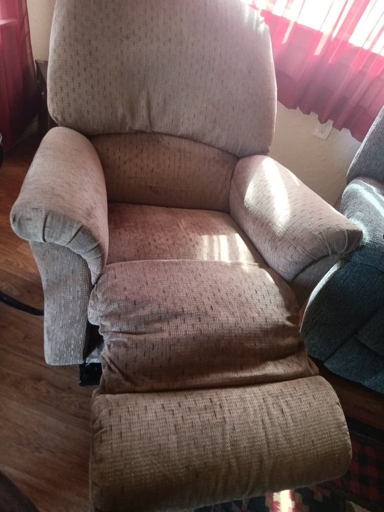 LA-Z-BOY Luxury Lift Power Recliner