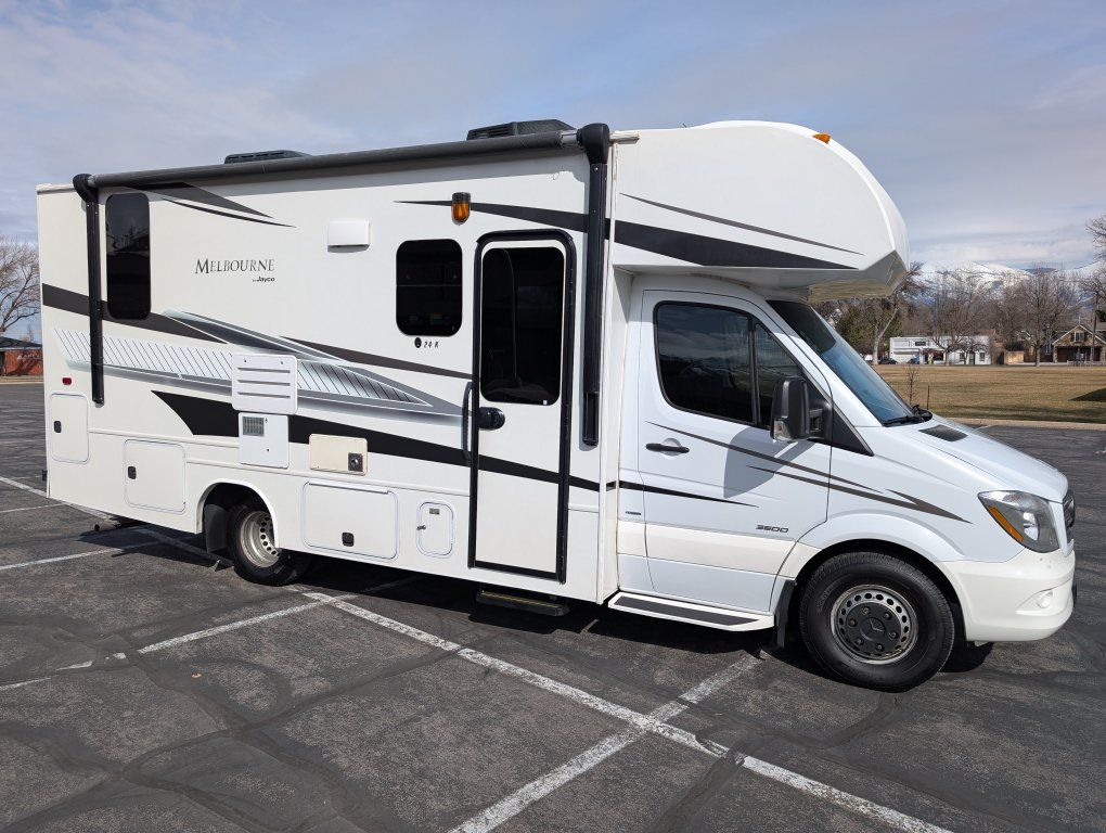 2016 Jayco Melbourne Mercedes Diesel — Clean — Solar — Ready To Travel