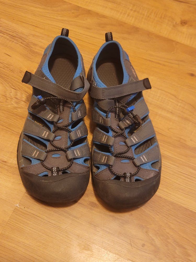 Women's sz 7 Keen Newport H2 sandals