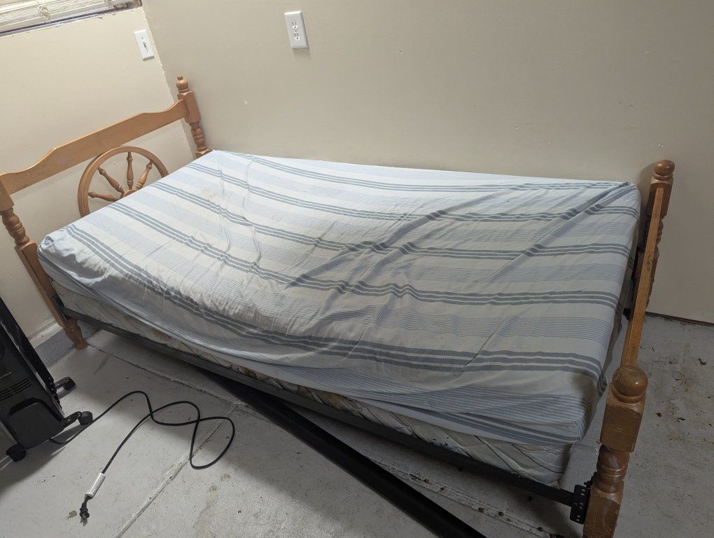 Wooden Twin Size Bed Frame with Nautical Ship Wheel Headboard and Footboard
