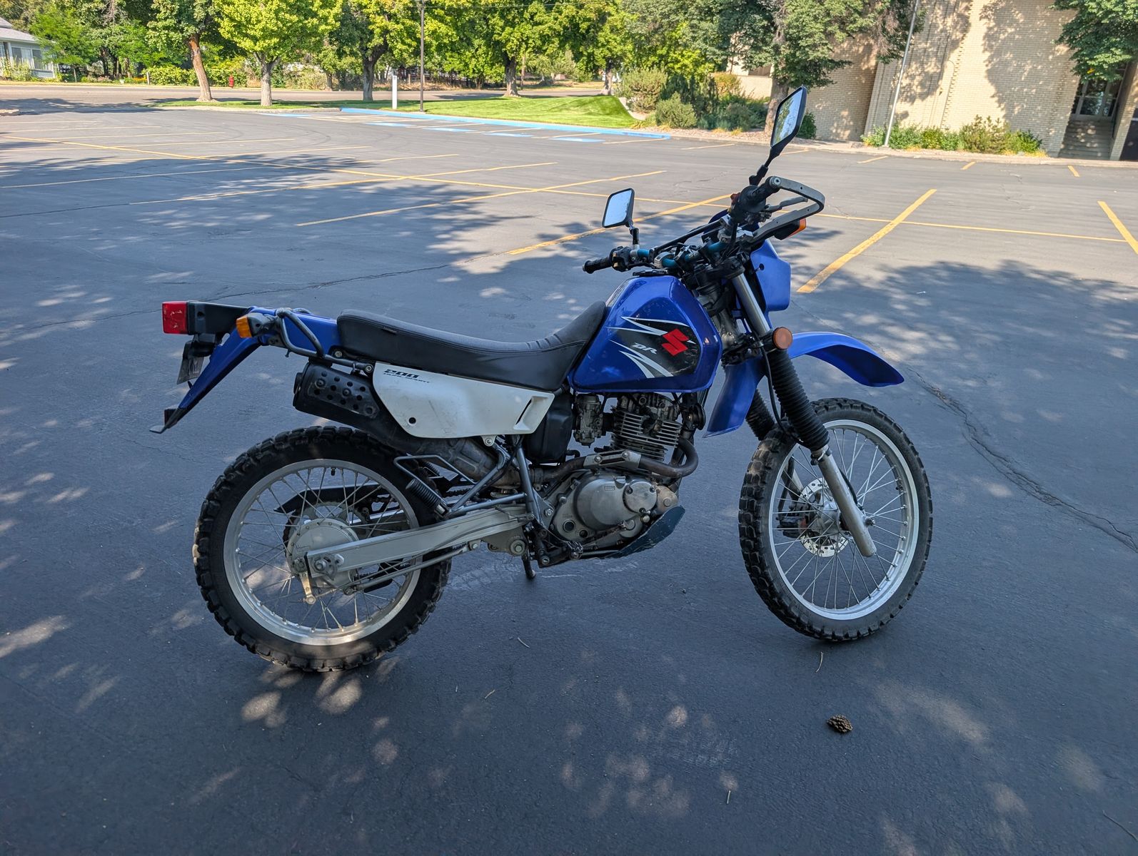 Suzuki DR200SE Dual Sport Motorcycle