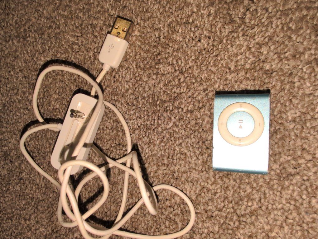 Apple iPod Shuffle 4th Generation Blue Media Player