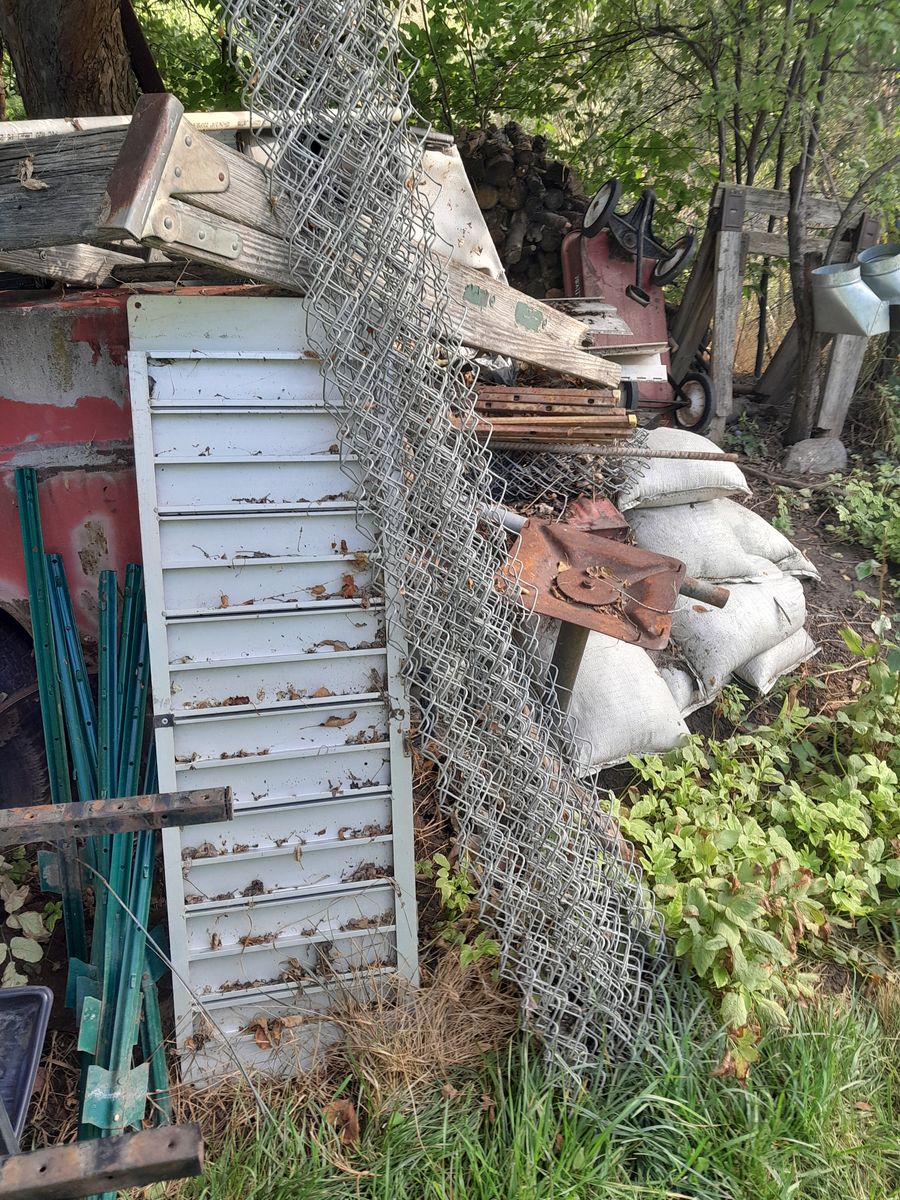2 Pieces of chain link fencing