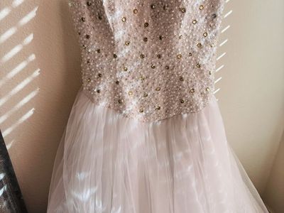 Elegant Light Pink Sequin & Beaded Sweetheart Neck Gown - US Size 6 Formal Dress