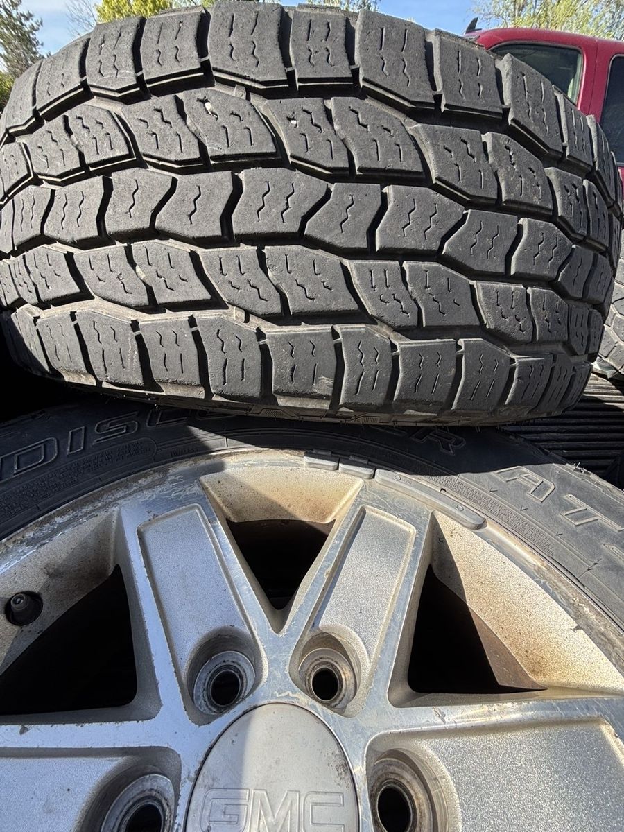 265/70/17 wheels with rims.