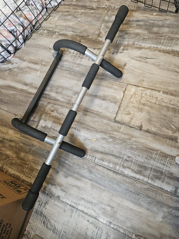 Pull-Up Bar Chin-Up