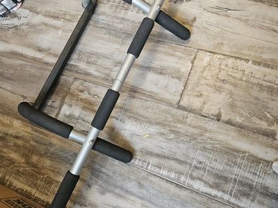 Pull-Up Bar Chin-Up