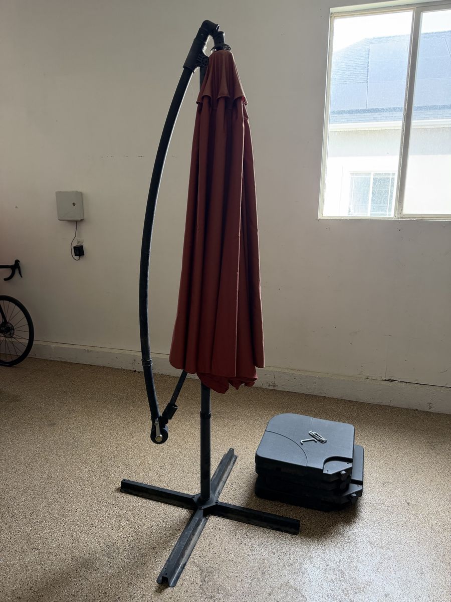 Umbrella with base
