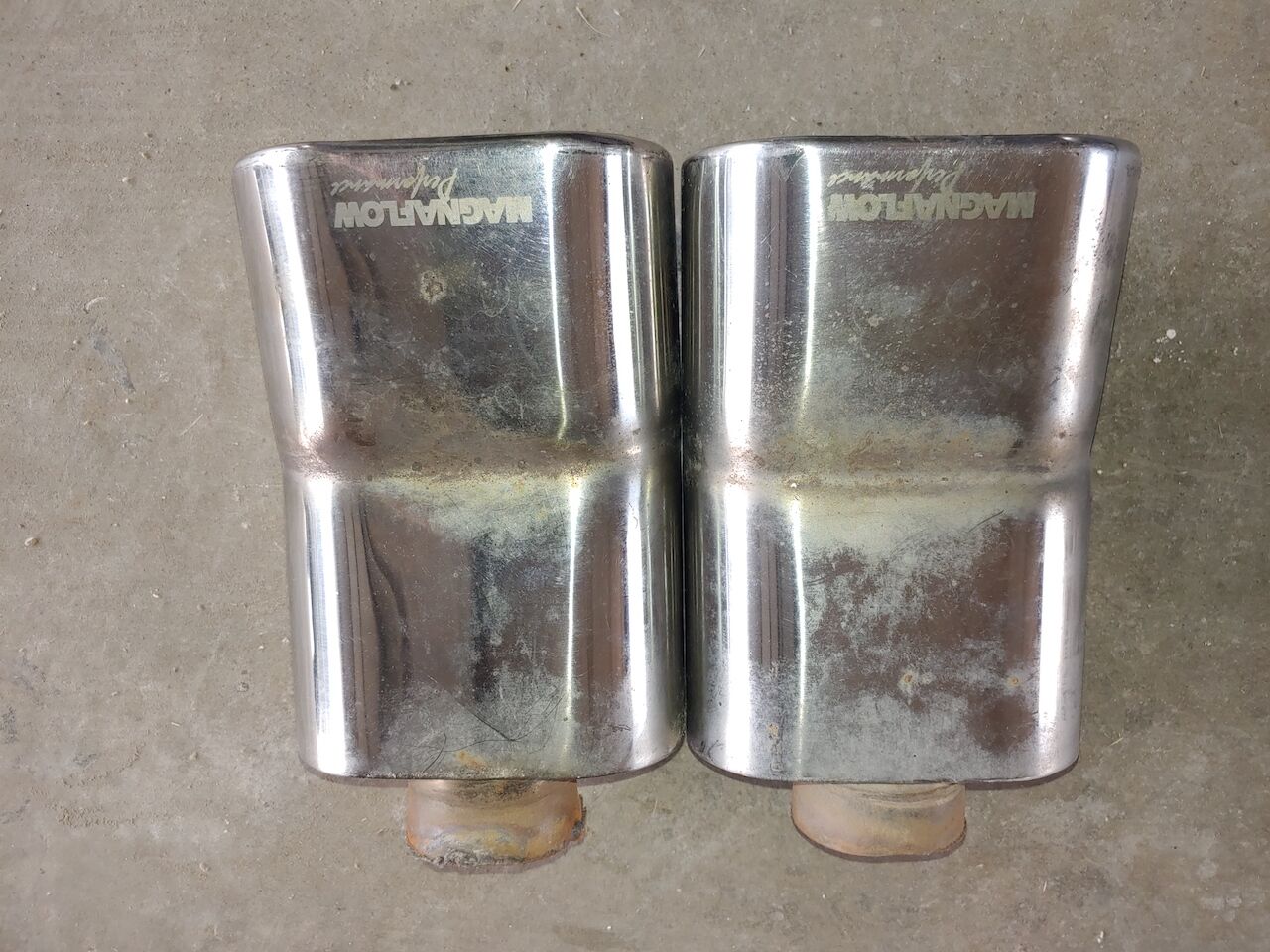 Magnaflow 35176 polished stainless steel exhaust tip 2.25-inch inlet w/a oblong 2.75x5.25-inch outlet