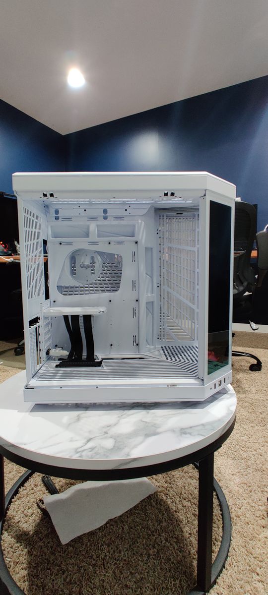 hyte Y70 touch infinate PC case