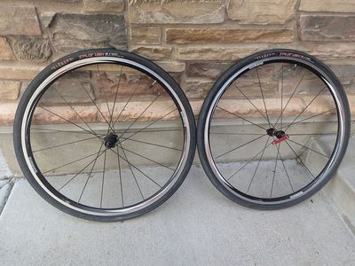 Shimano road wheelset. Bladed spokes, tubes and tires