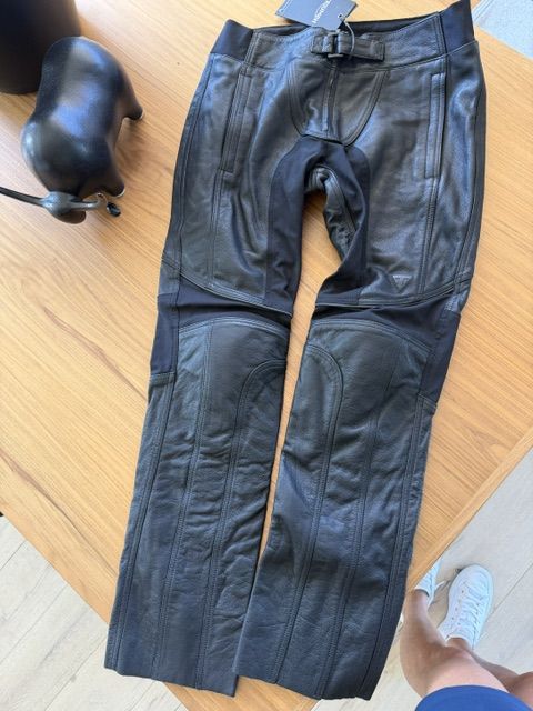 NWT Triumph Cara Leather Motorcycle Pants - Ladies Medium Black #MLLS17103